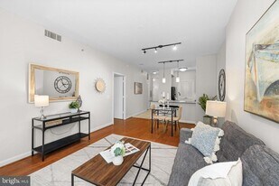 400 Massachusetts Ave NW in Washington, DC - Building Photo