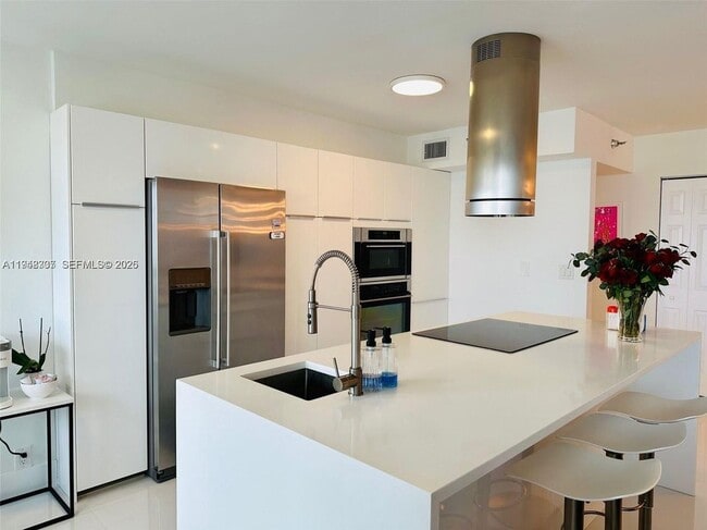 19101 NE 36th Pl in Aventura, FL - Building Photo - Building Photo