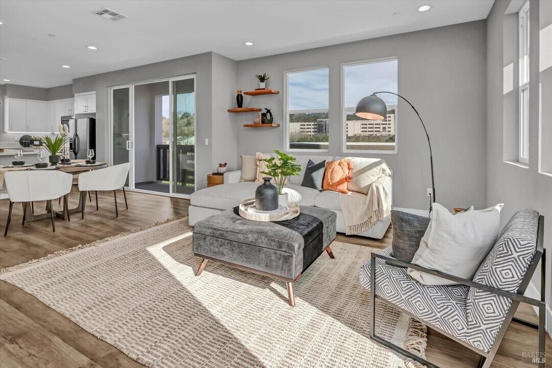 297 Gambrel Cir in Santa Rosa, CA - Building Photo
