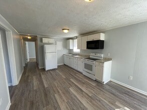 1204 W Holt St in Mebane, NC - Building Photo - Building Photo