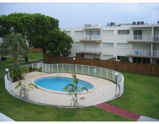 7713 SW 88th St, Unit A203 in Kendall, FL - Building Photo