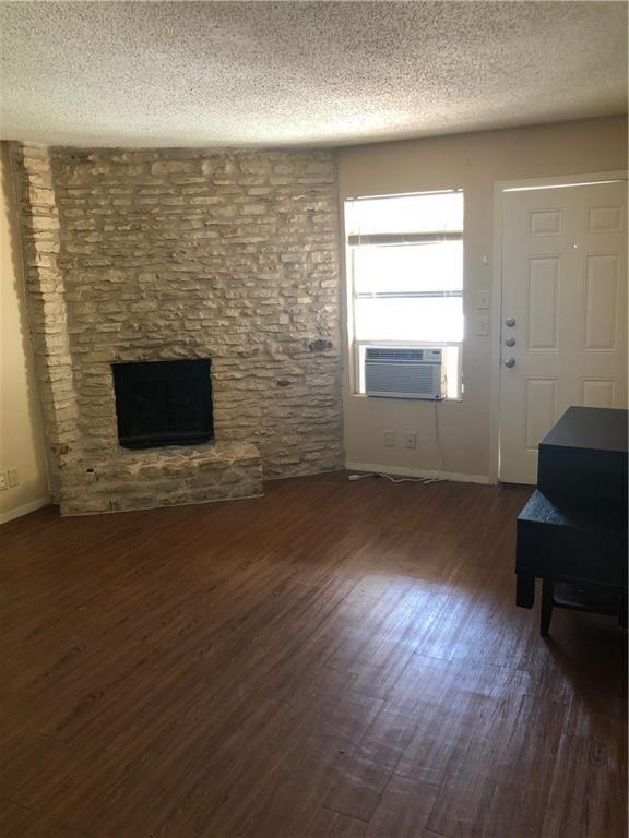 300 Algerita Dr in Georgetown, TX - Foto de edificio - Building Photo