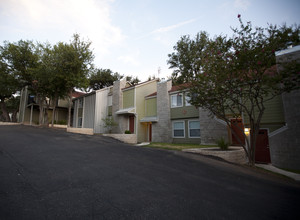 Ridge View Apartments in Austin, TX - Building Photo - Building Photo