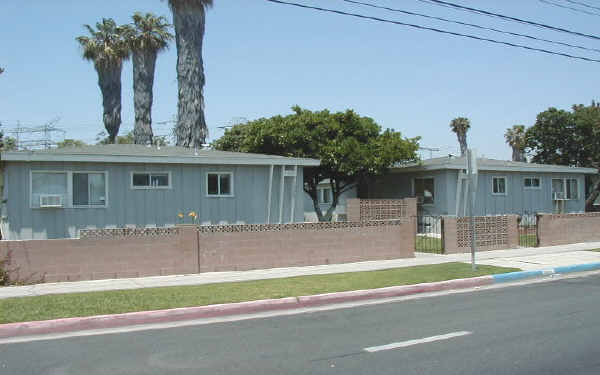 6229-6231 Woodruff Ave in Lakewood, CA - Building Photo