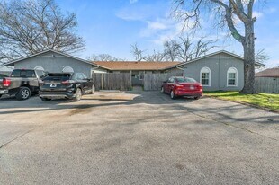 410 Old Thorndale Rd in Taylor, TX - Building Photo