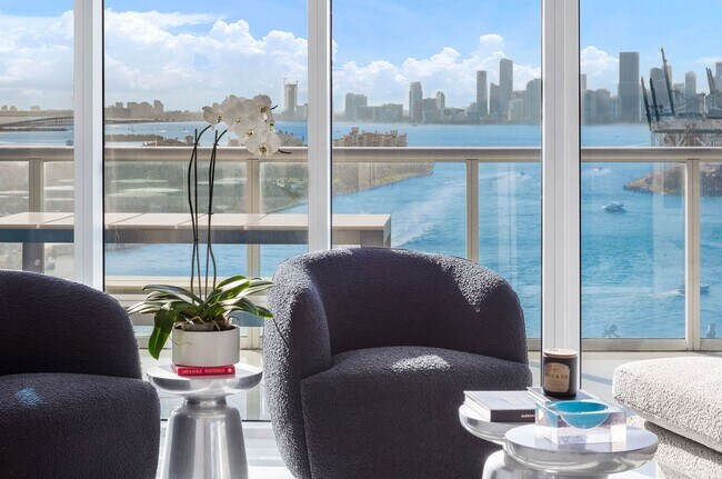 100 South Pointe Dr in Miami Beach, FL - Building Photo - Building Photo