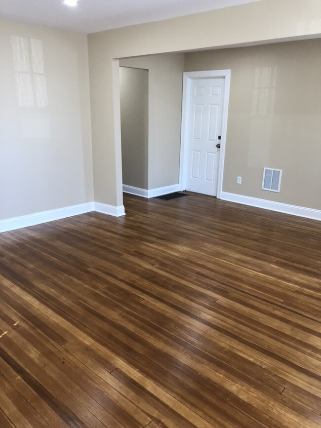 16 Avenue E in Norwalk, CT - Building Photo - Building Photo