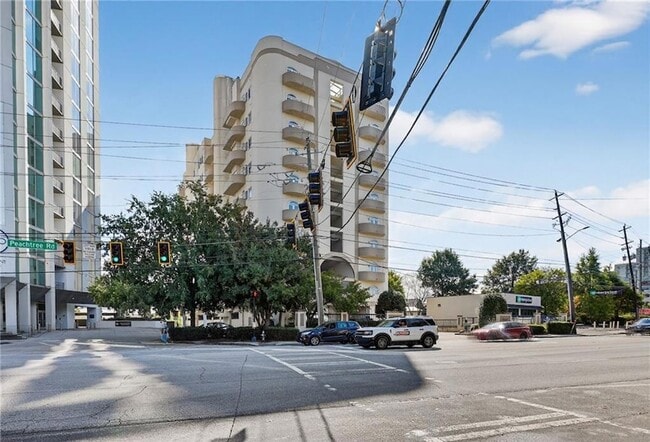 2161 Peachtree Rd, Unit 706 in Atlanta, GA - Foto de edificio - Building Photo