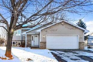 3746 Hamlet Ave N in Oakdale, MN - Building Photo