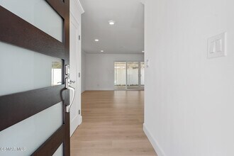 9800 Geyser Ave in Los Angeles, CA - Building Photo - Building Photo