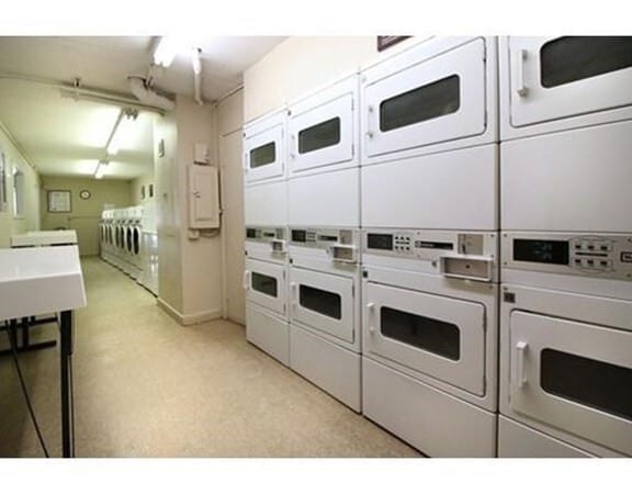 200 Swanton St, Unit 2 in Winchester, MA - Foto de edificio - Building Photo