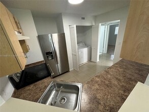 3413 NW 44th St in Lauderdale Lakes, FL - Building Photo - Building Photo