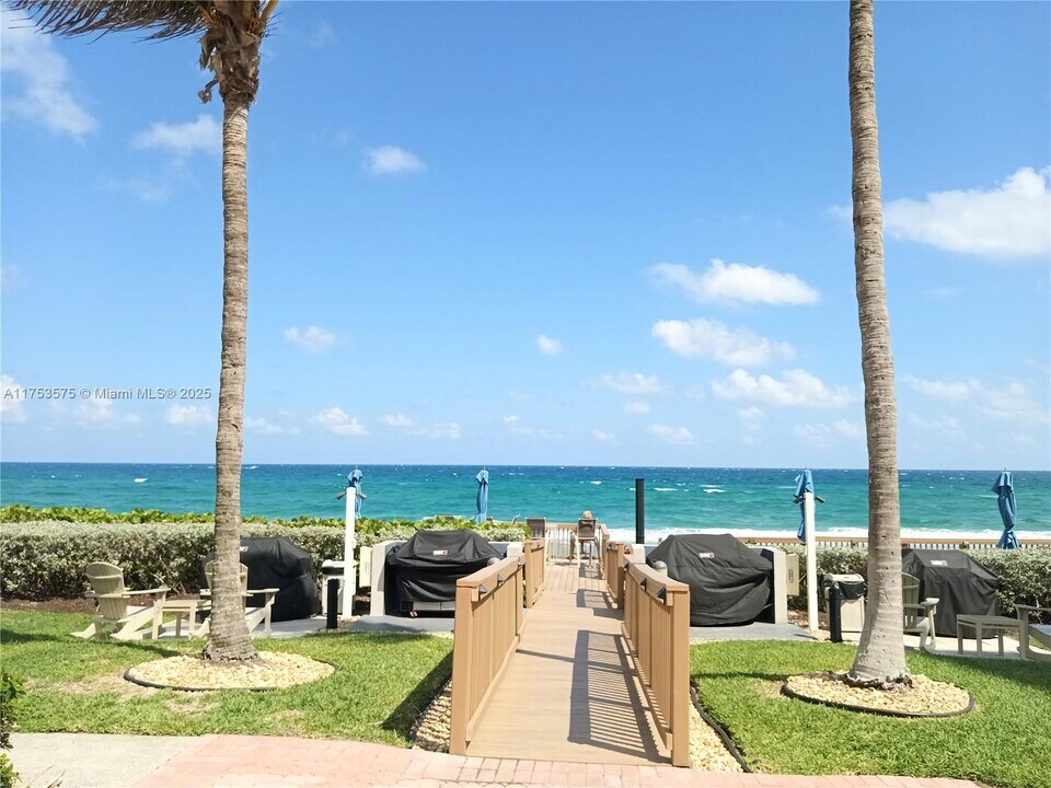 1149 Hillsboro Mile in Hillsboro Beach, FL - Building Photo