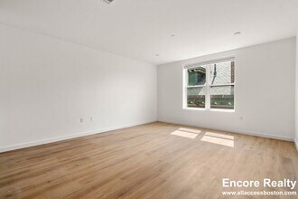 40 Centre St in Brookline, MA - Foto de edificio - Building Photo