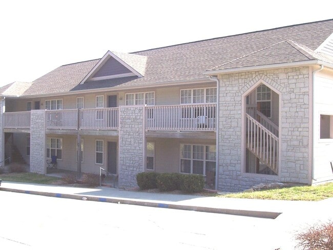 Country Club Apartments in Lawrence, KS - Building Photo - Building Photo