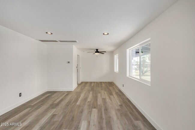 3322 E Willetta St in Phoenix, AZ - Building Photo - Building Photo