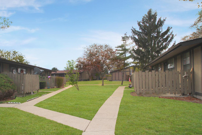 Cedargate Apartments in Waterford, MI - Building Photo - Building Photo