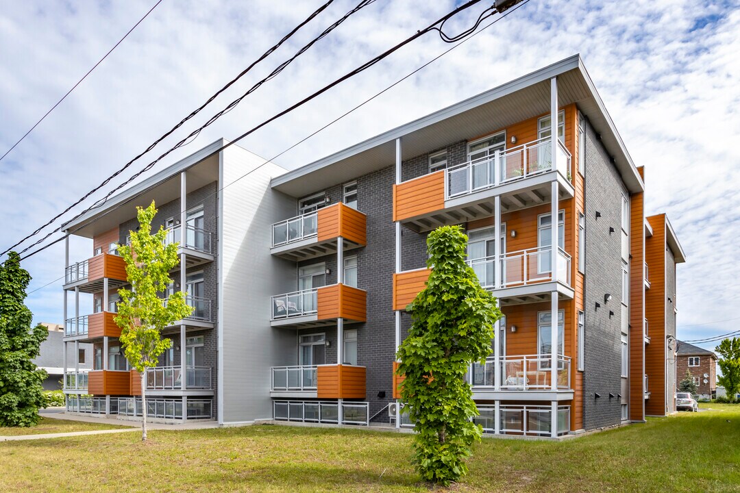 6960 Grande Allée in Longueuil, QC - Building Photo