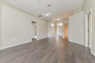 11354 Pinewood Cove Ln in Orlando, FL - Foto de edificio - Building Photo