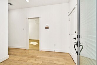 208 N York St in Houston, TX - Building Photo - Building Photo