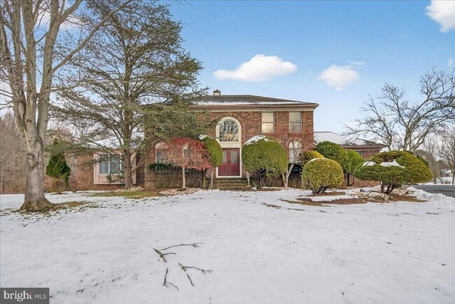 property at 7 Redwood Ct