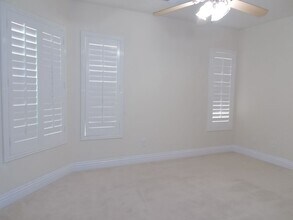 8317 W Jeremiahs Lodge Ave in Las Vegas, NV - Foto de edificio - Building Photo