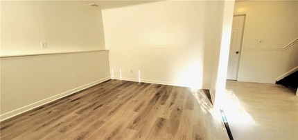 40 Beverly Ave in Franklin Township, NJ - Foto de edificio - Building Photo