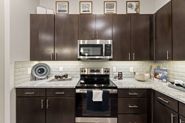 Rocklyn at Samuels Ave in Fort Worth, TX - Foto de edificio - Building Photo