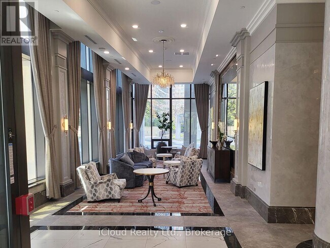 30 Elm Dr W in Mississauga, ON - Building Photo - Building Photo