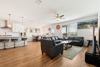 13309 Cenote Dos Ojos Run in Manor, TX - Building Photo - Building Photo