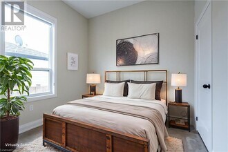 732 11th Ave in Hamilton, ON - Building Photo - Building Photo