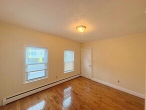 213 Beacon St, Unit 4 in Somerville, MA - Building Photo - Building Photo