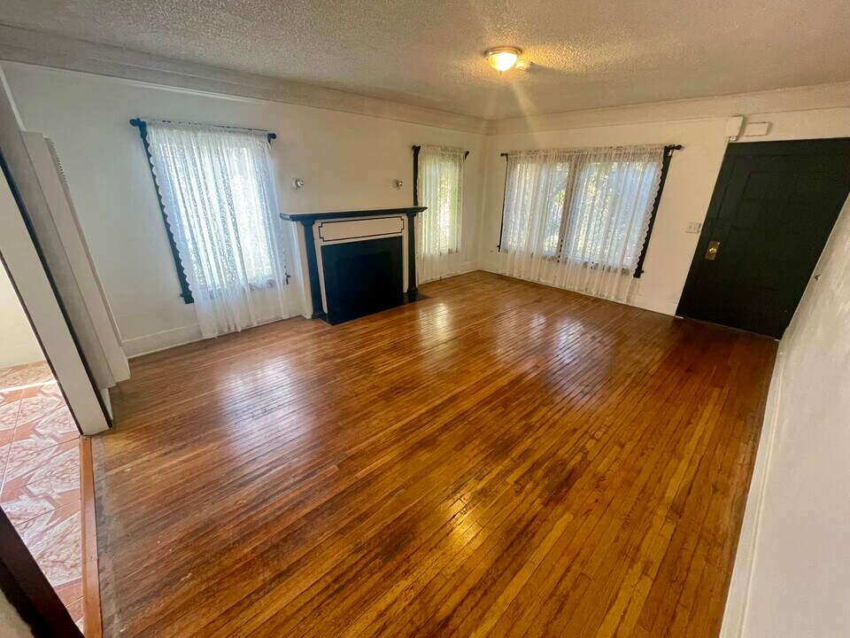 737 N Harvard Blvd, Unit 737 in Los Angeles, CA - Building Photo
