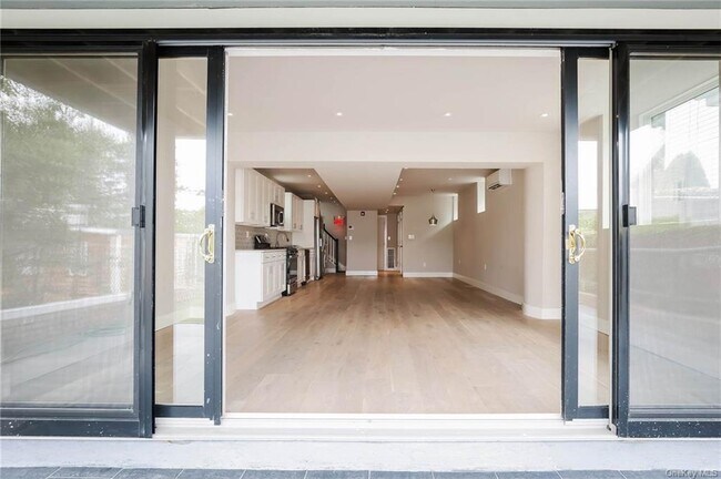 457 Warburton Ave, Unit 1 in Hastings On Hudson, NY - Building Photo - Building Photo