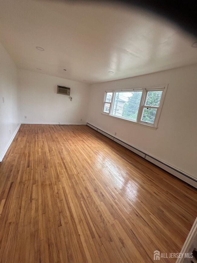 811 Valley Brook Ave in Lyndhurst, NJ - Building Photo - Building Photo