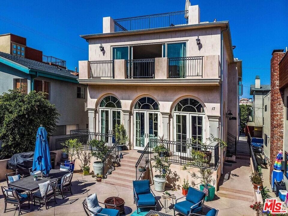 17 Privateer St in Marina Del Rey, CA - Building Photo