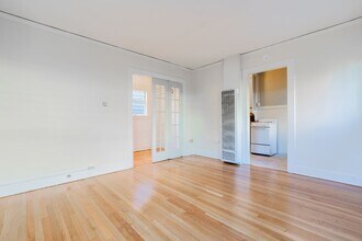 Broadway Court in Seattle, WA - Foto de edificio - Interior Photo