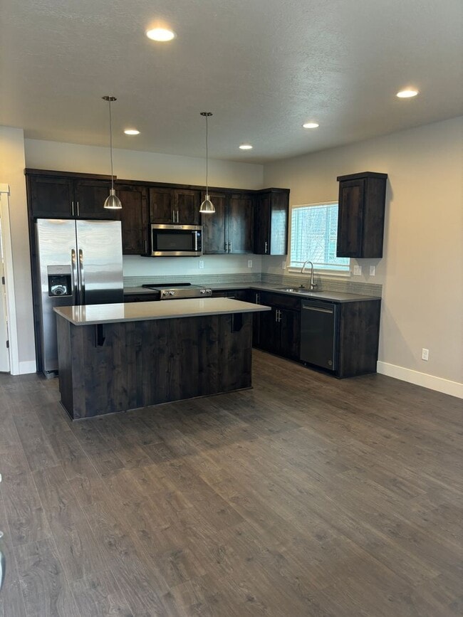 3554 SW 48th St in Redmond, OR - Building Photo - Building Photo