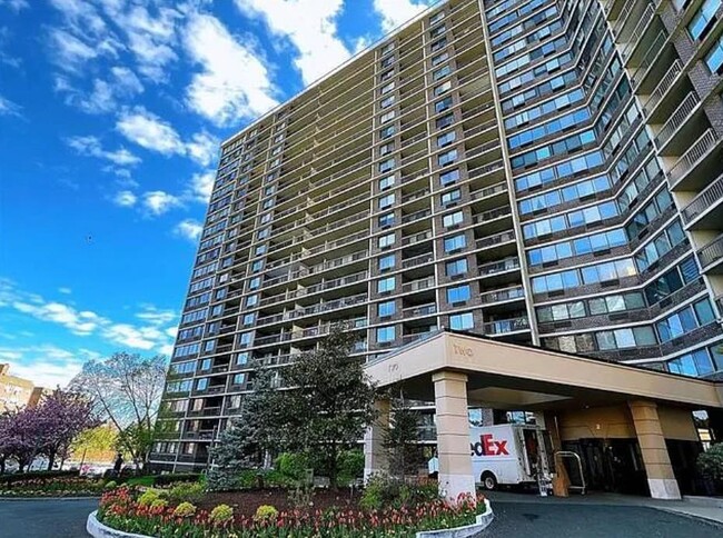 property at 2 Bay Club Dr