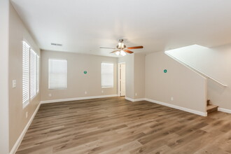 8925 Jennifer Anne Ave in Las Vegas, NV - Building Photo - Building Photo