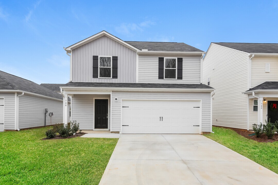748 Wayfinder Run in Inman, SC - Building Photo