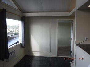 4075 Koko Dr in Honolulu, HI - Building Photo - Building Photo