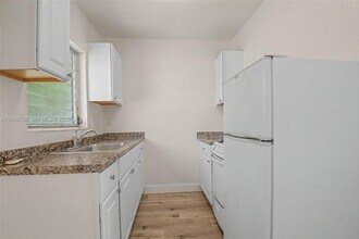 229 Madeira Ave in Coral Gables, FL - Building Photo - Building Photo