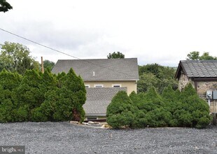 667 Easton Rd in Riegelsville, PA - Building Photo - Building Photo