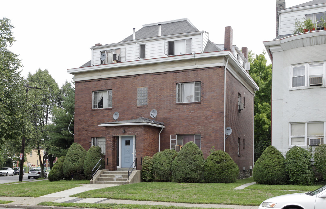 5501 Stanton Ave in Pittsburgh, PA - Building Photo