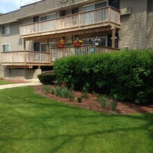Apartment Homes of Wildwood Preserve in Oak Creek, WI - Foto de edificio - Building Photo