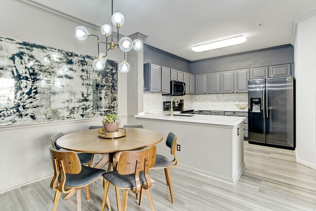 2111 Welch St in Houston, TX - Building Photo - Building Photo