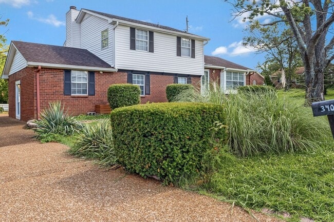 3401 Shakertown Rd in Nashville, TN - Building Photo - Building Photo