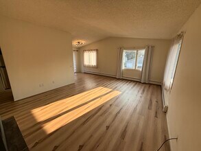 8531 Golden St, Unit Apt 3 in Anchorage, AK - Building Photo - Building Photo