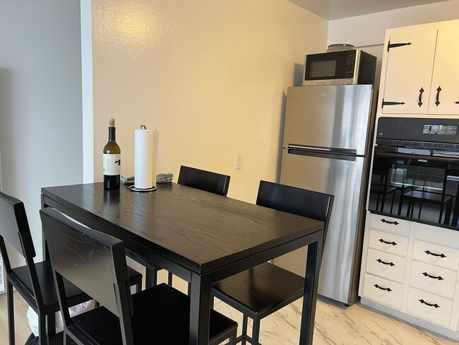 1961 Clay St, Unit 202